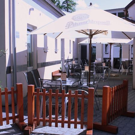 Penzion A Caferestaurant U Lavky Хрудим Экстерьер фото